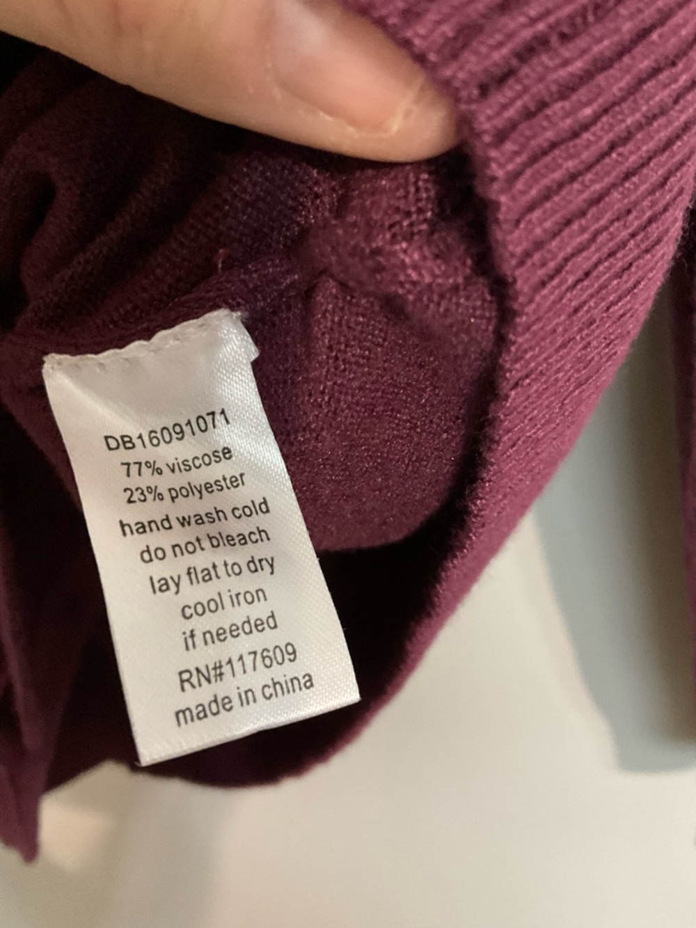 De Collection Plum V-Neck Button Front Long Sleeve Cardigan Medium - Picture 5 of 7